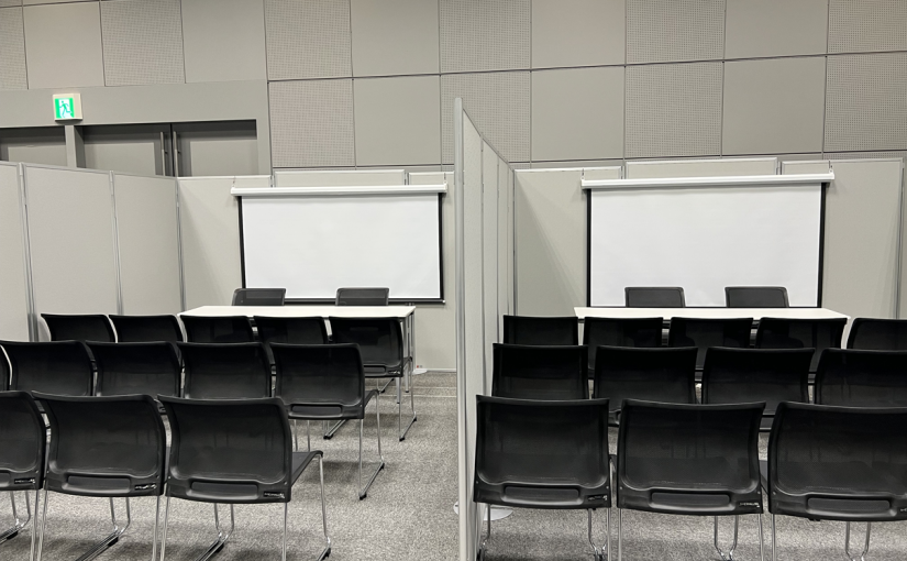 企業説明会にパーテーションをご利用いただきました。