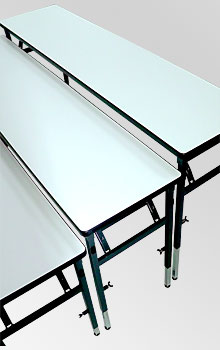 白いテーブル